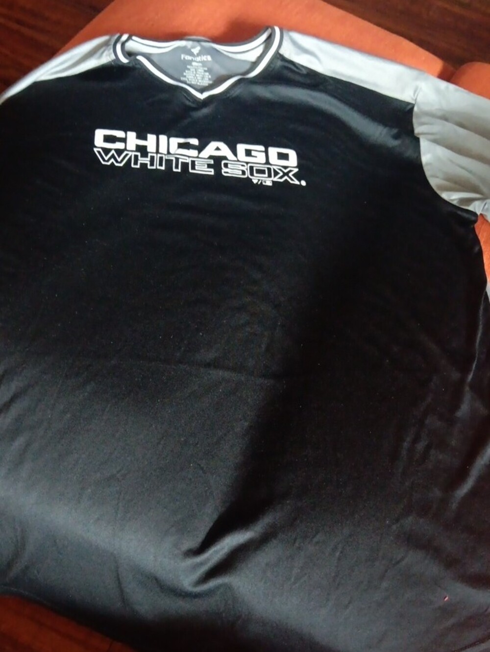 Fanatics Chicago White Sox Black and Gray V-Neck Shirt - Picture 3 of 4